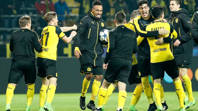 Equipa do Dortmund atingida por explosões a caminho do estádio. Foto: EPA