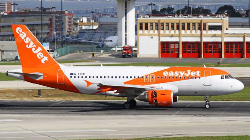 Avião da Easyjet teve de aterrar de emergência em Lisboa. Foto: Gonçalo Guimarães