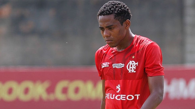 Flamengo não confirma acordo por Elias