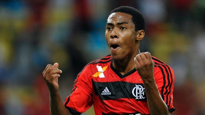 Elias ainda pode sair. Corinthians e Flamengo esperam pelo Sporting