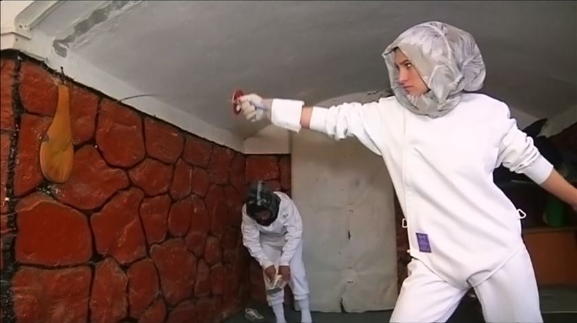 Uma espada contra o preconceito. No Afeganistão, há mulheres que não saem com medo do assédio