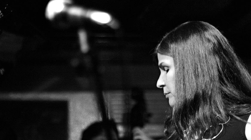 Lena d'Água entregue ao jazz. Hot Club, 2004