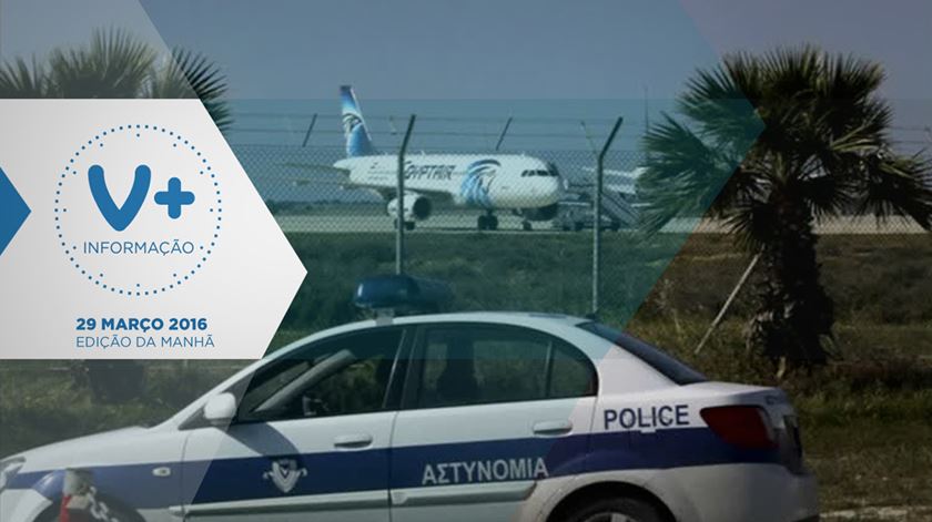 Homem com cinto de explosivos desvia avião da Egyptair