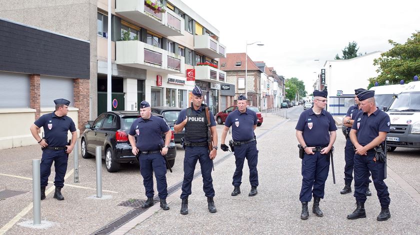 Saint-Etienne-du-Rouvray, na diocese de Rouen, é uma cidade em choque. Foto: Julien Paquin/EPA