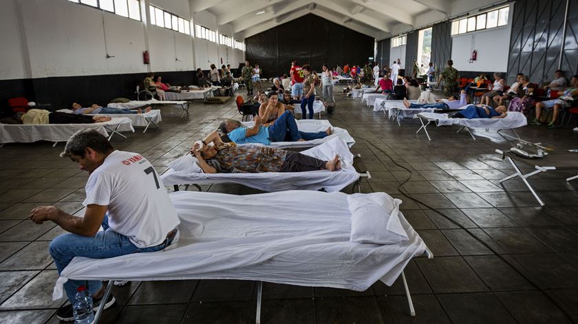 Desalojados foram levados para o quartel do Exército. Foto: Gregório Cunha/Lusa