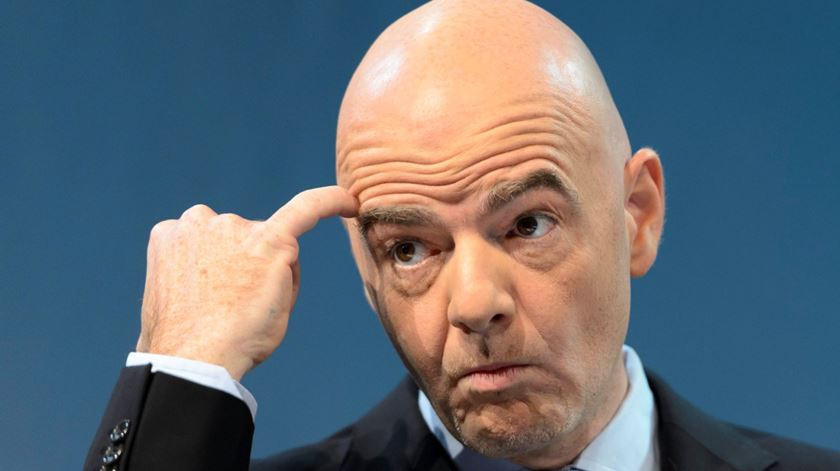 FIFA ameaça excluir clubes que participem na Superliga Europeia