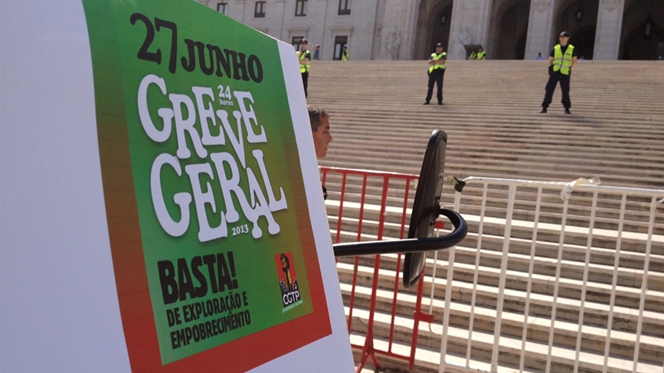 226 manifestantes detidos por obstrução de via rodoviária 226 manifestantes detidos por obstrução de via rodoviária