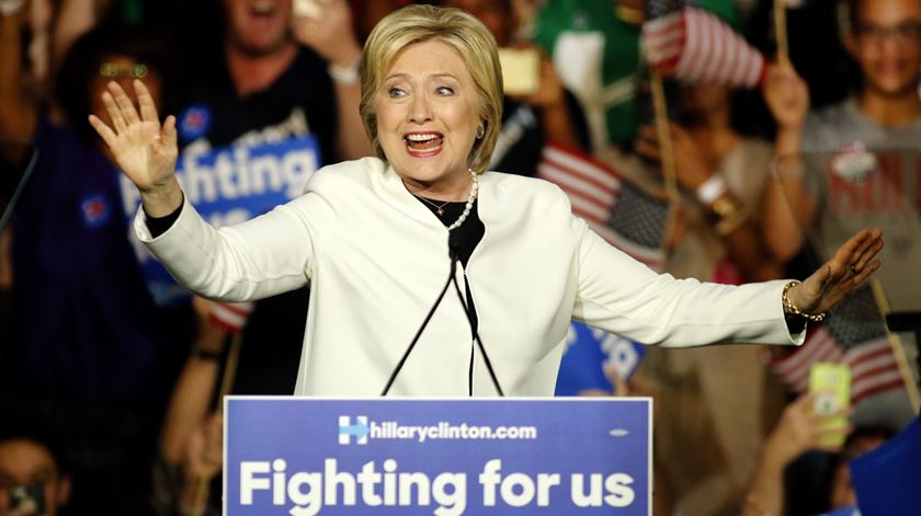 Noite está a correr bem a Hillary Clinton. Foto: Joe Skipper/EPA