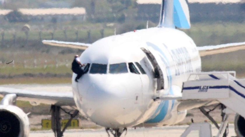 Um refém fugiu pelo "cockpit". Foto: Katia Christodoulou/EPA