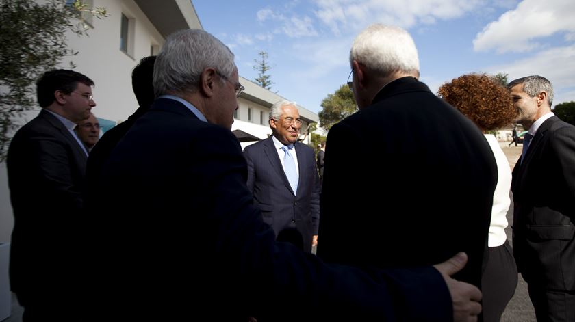 O primeiro-ministro, António Costa, o presidente da Assembleia da República, Ferro Rodrigues e os líderes dos partidos da oposição, Pedro Passos Coelho (PSD) e Assunção Cristas (CDS-PP), também se juntaram à inauguração