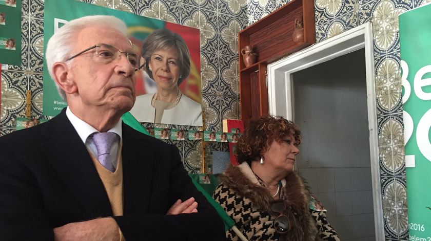 O marido tem acompanhado Maria de Belém frequentemente em campanha. Foto: Catarina Santos/RR