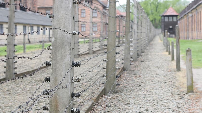 Papa visita Auschwitz em data simbólica