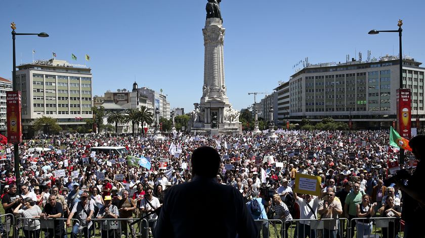 Mário Nogueira discursou perante milhares de pessoas. Foto: Inacio Rosa/Lusa