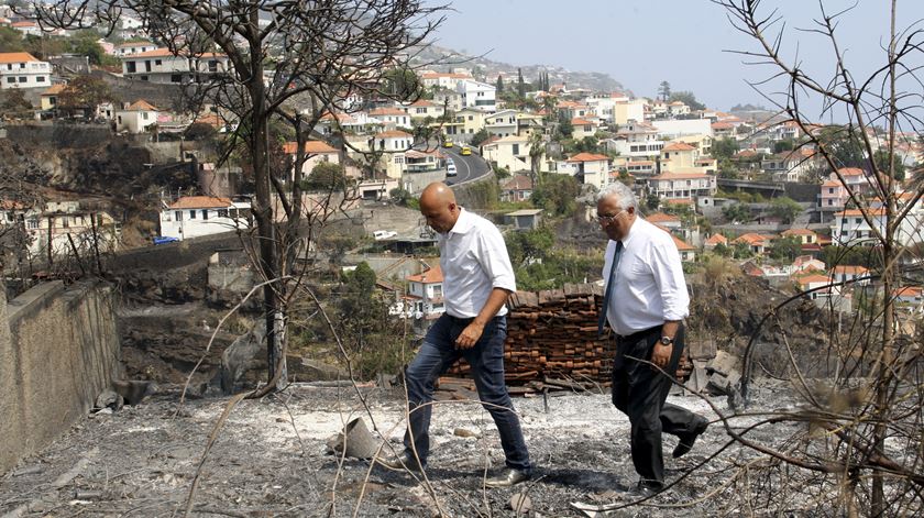 Paulo Cafôfo com António Costa, na Madeira. Foto: Homem de Gouveia/Lusa