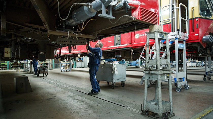 indústria fábrica economia trabalho Foto Carsten Koall EPA