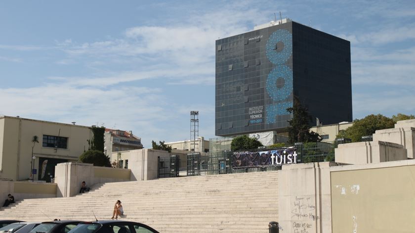 Alunos do Técnico queixam-se de esperarem seis meses por consulta de psicologia