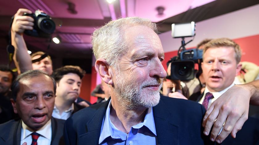 Reino Unido. Corbyn é o novo líder dos Trabalhistas