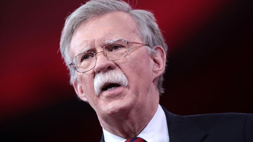 John Bolton escreveu um livro que pode comprometer Trump. Foto: DR