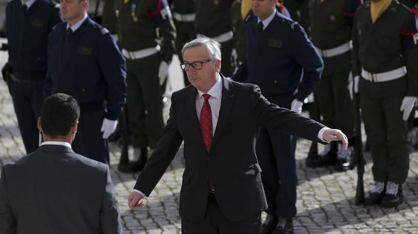 O presidente da Comissão Europeia, Jean-Claude Juncker, também foi convidado pessoalmente por Marcelo. Na véspera da tomada de posse ainda tiveram oportunidade de se encontrar e Juncker de dizer que o novo Presidente da República é “o homem certo no local certo”. Foto: Miguel A. Lopes/Lusa