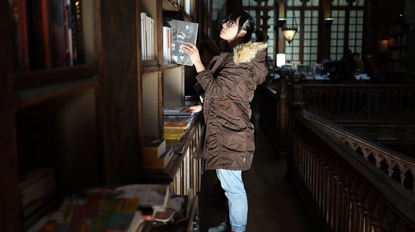 Livrarias, bibliotecas e arquivos abrem segunda-feira, museus e monumentos a 18 de maio. Cinemas e salas de espectáculo são os últimos a abrir, com lugares marcados e lotação reduzida. Foto de arquivo: Estela Silva/Lusa