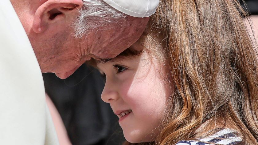 A Lizzy cumpriu o sonho de ver o Papa antes de ficar cega