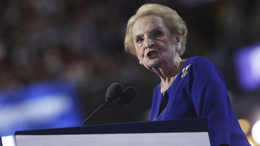 Madeleine Albright convenção filadélfia 26JUL Foto Andrew Gombert EPA