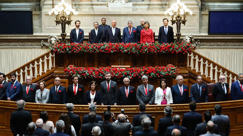 25 de Abril. Partidos deixam apelos e críticas no Parlamento
