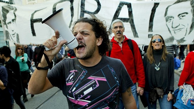 Povo sai à rua contra a austeridade