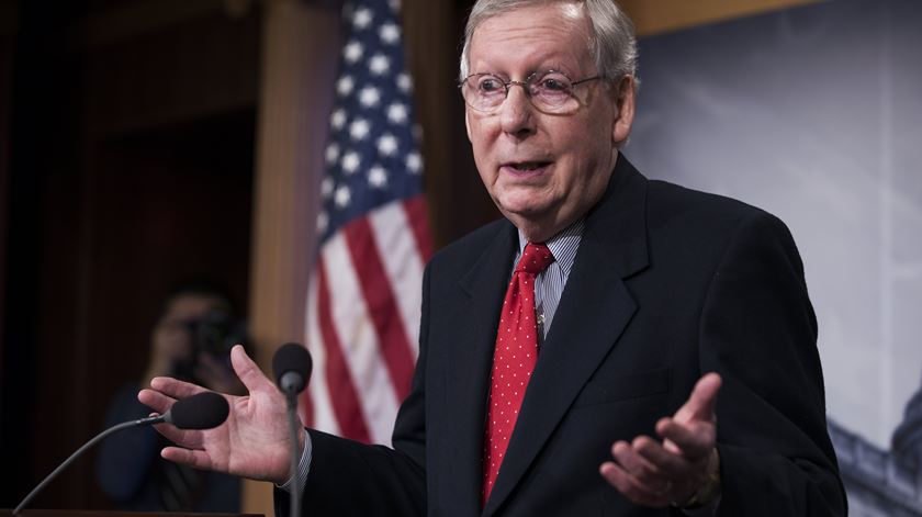 McConnell interrompe trabalhos do Senado. Foto: Jim Lo Scalzo/EPA