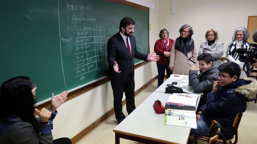 Ministro da Educação, em visita Escola Básica Manuel Ferreira Patrício, em Évora. Foto: Nuno Veiga/Lusa