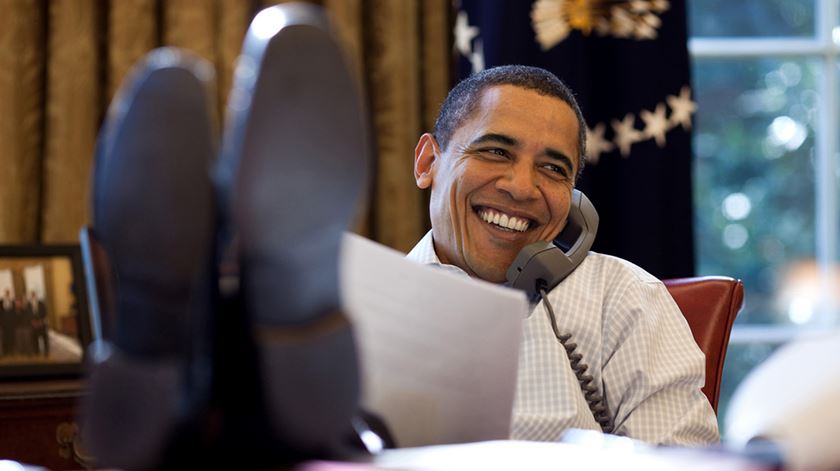 Obama com os pés em cima da mesa, secretária Foto:DR