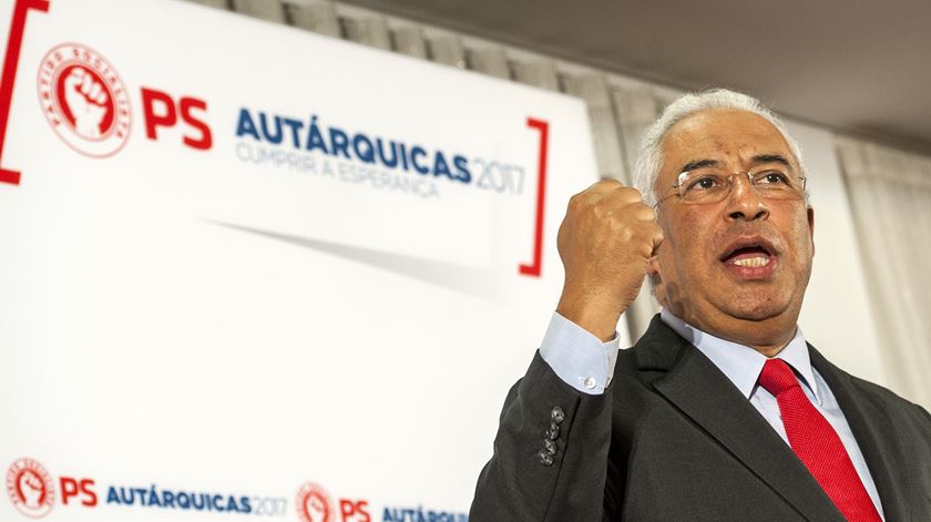 Antonio Costa com autarcas do PS Foto: Octávio Passos/Lusa