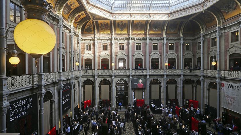 Palácio da Bolsa, palco da apresentação do estudo da UMinho. Foto José Coelho Lusa