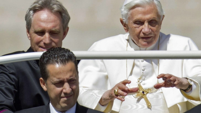 Mordomo do Papa em prisão domiciliária