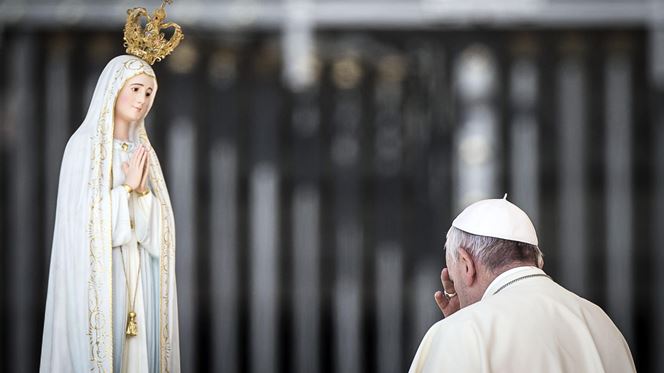 Papa pede para se rezar Ave-Maria em português