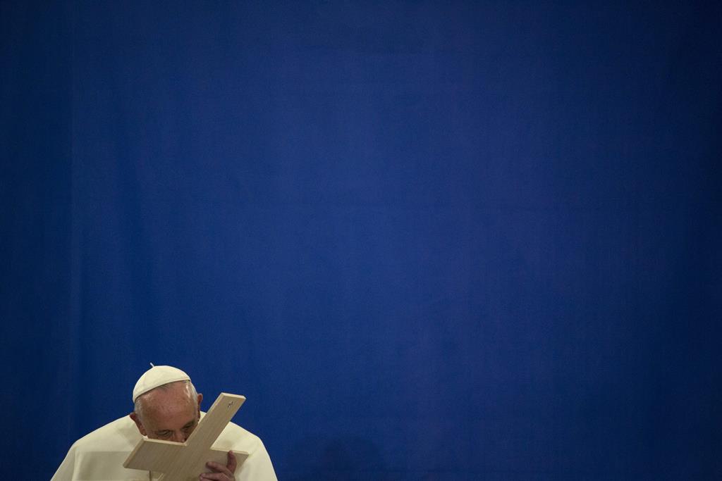 Papa.“No fim do caminho, espera-nos um Pai de braços abertos”. Foto: John Taggar/EPA