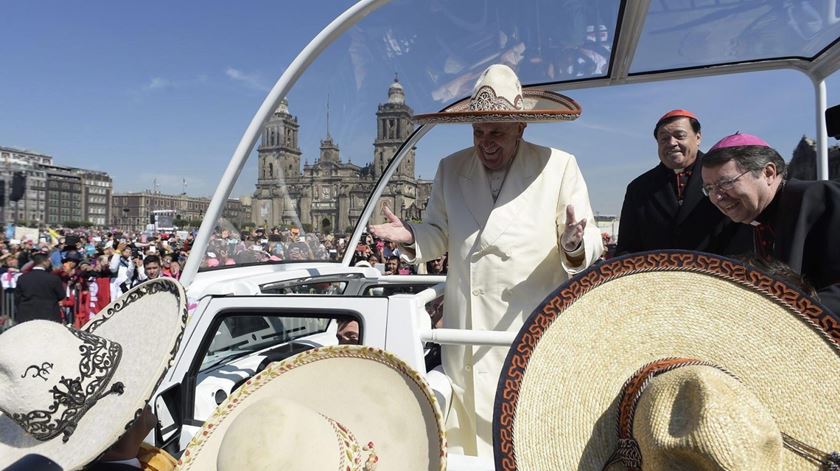 O Papa Francisco esteve recentemente no México, agora envia ajuda financeira para vítimas do sismo. Foto: L'Osservatore Romano/EPA