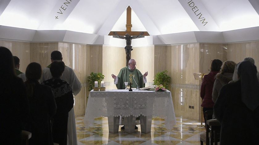 Missa na capela da Casa de Santa Marta. Foto: Osservatore Romano/EPA