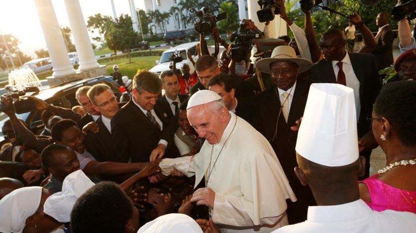 Papa Francisco à chegada ao Uganda. Foto: Twitter