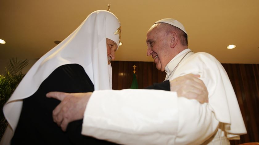 O Patriarca Cirilo e o Papa Francisco, no histórico encontro de Havana. Foto: Max Rossi/EPA