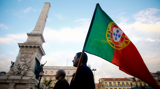 Portugal e Irlanda. A mesma saída limpa, dois países diferentes