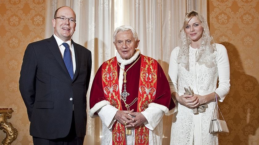 Principe Alberto e Princesa Charlene do Mónaco com Bento XVI. Foto: DR