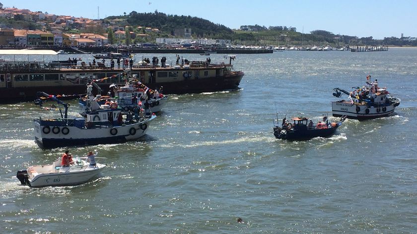 Procissão com a imagem de Nossa Senhora no rio Douro, Gaia.