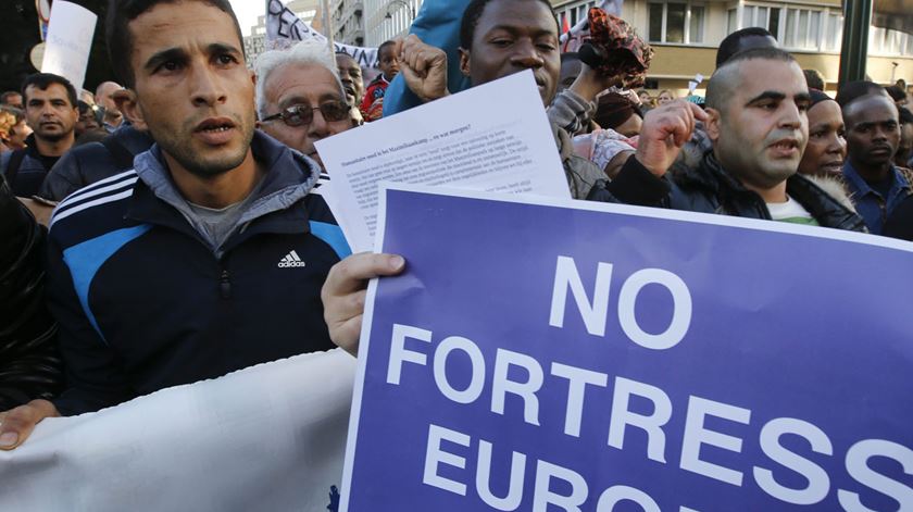 Migrantes manifestaram-se em Bruxelas. Foto: EPA