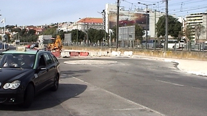 Portagem no Cais do Sodré? Automobilistas têm de pagar para percorrer rua