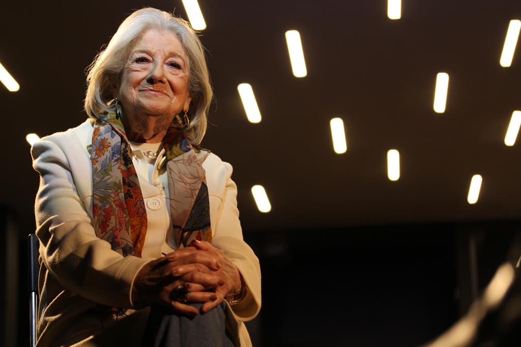 Eunice Muñoz: "Têm de ir ver teatro. No teatro estamos vivos"