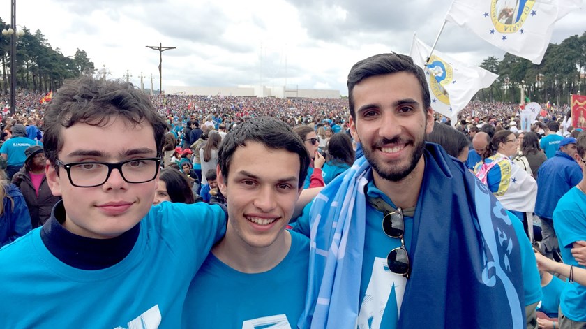 Jovens do Eu Acredito em Fátima para ver o Papa Francisco. Foto: Matilde Torres Pereira/RR