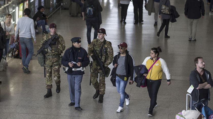 Militares italianos na gare de Termini, em Roma. Foto: Massimo Percossi/EPA