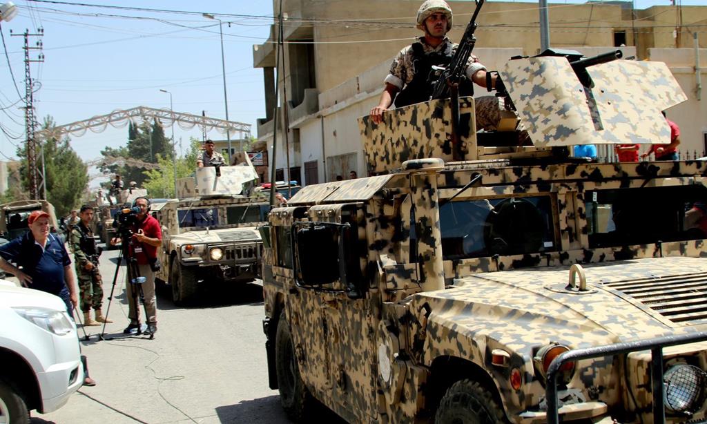 Soldado libanês de prevenção na aldeia cristã de Qaa, no Libano. Foto STR/EPA