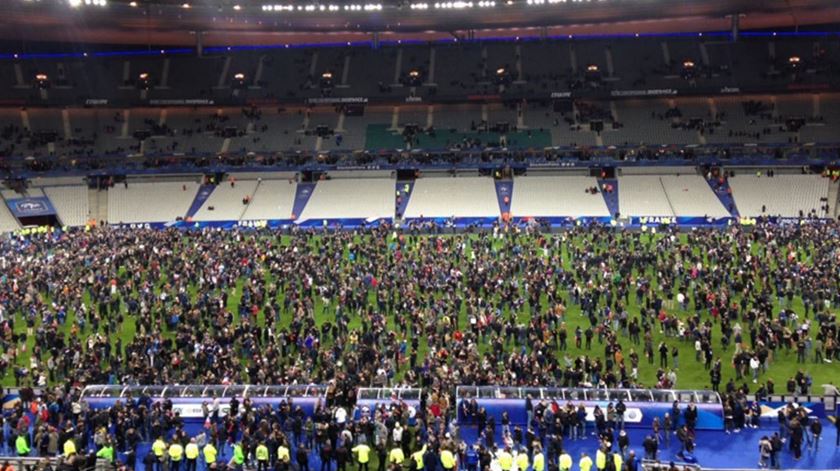 Nas proximidades do estádio Stade de France registo de um ataque suicida. A explosão ouviu-se durante o jogo amigável França x Alemanha